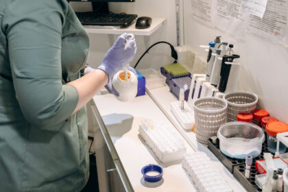 Які аналізи підтверджують запальні процеси сечовидільної системи у тварин?